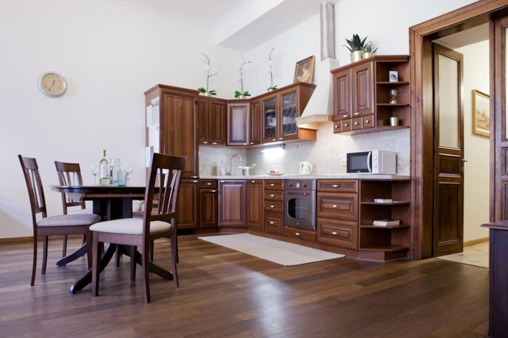 Rhythm And Style In Prague City Center Andel Apartment Ngoại thất bức ảnh