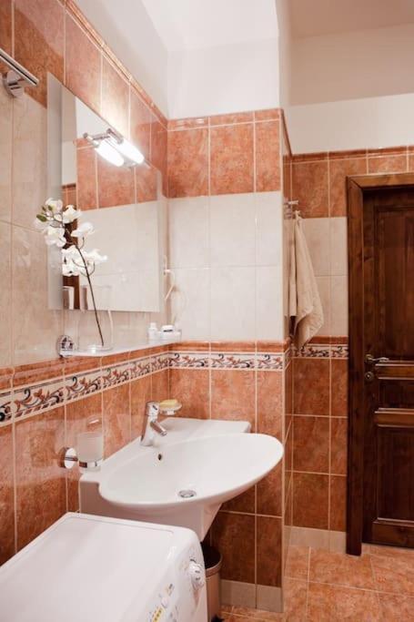 Rhythm And Style In Prague City Center Andel Apartment Ngoại thất bức ảnh